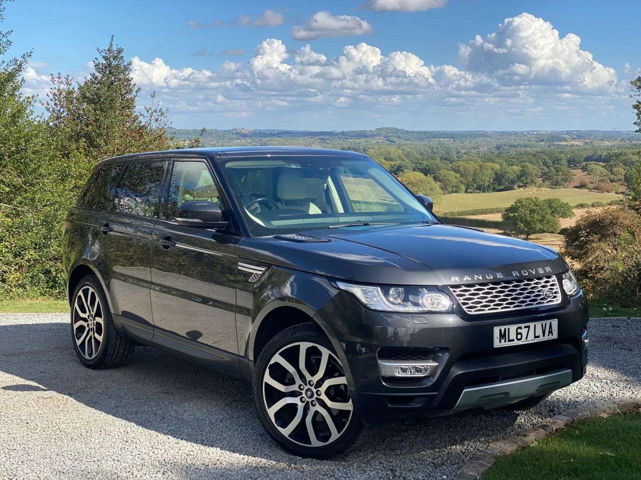 A 2017 LAND ROVER RANGE ROVER SPORT 2.0 SD4 HSE SUV 5dr Diesel Auto 4WD Euro 6 (s/s) (240 ps) A 2017 LAND ROVER RANGE ROVER SPORT 2.0 SD4 HSE SUV 5dr Diesel Auto 4WD Euro 6 (s/s) (240 ps)