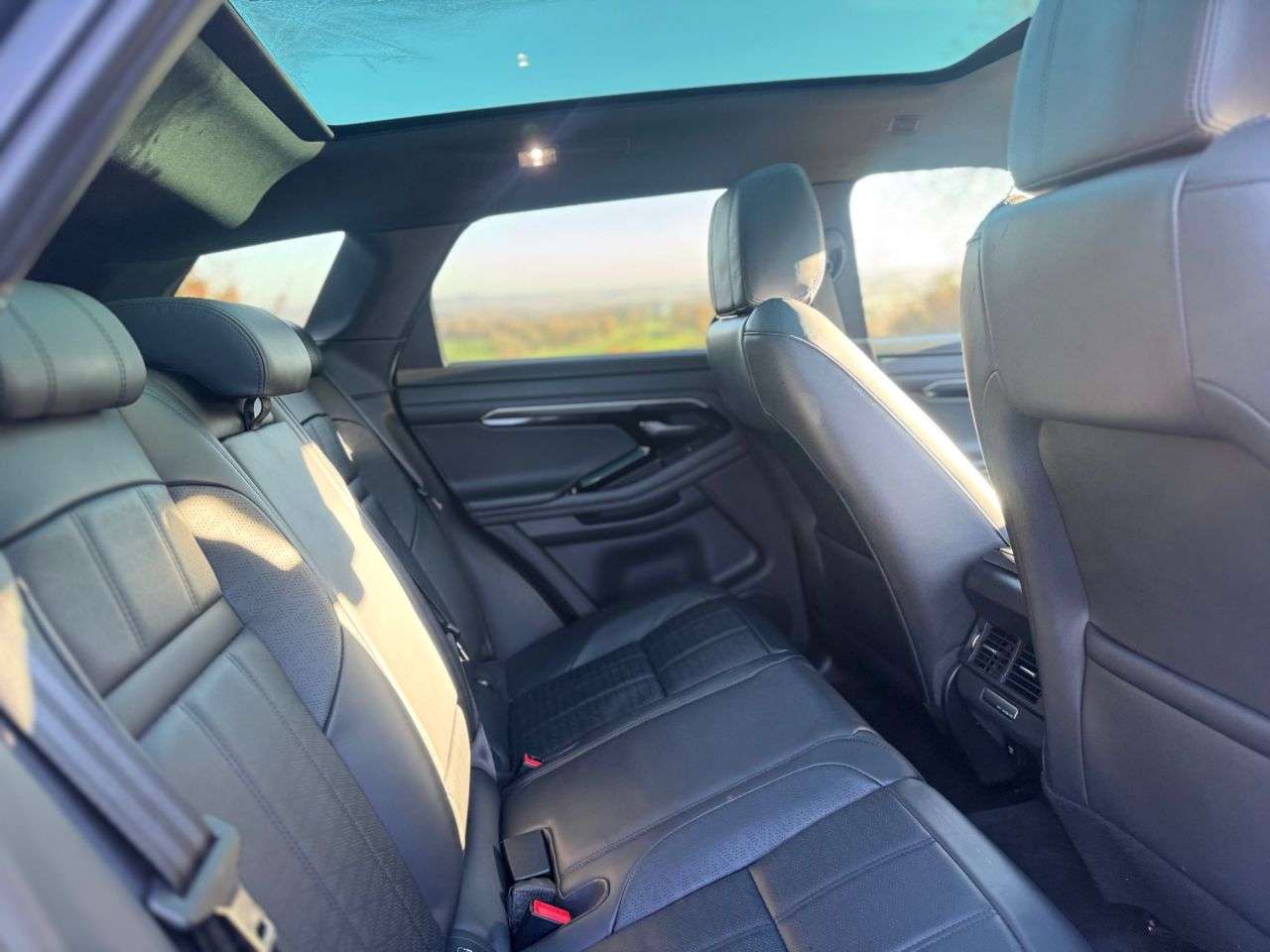 2019 LAND ROVER RANGE ROVER EVOQUE 2019 LAND ROVER RANGE ROVER EVOQUE