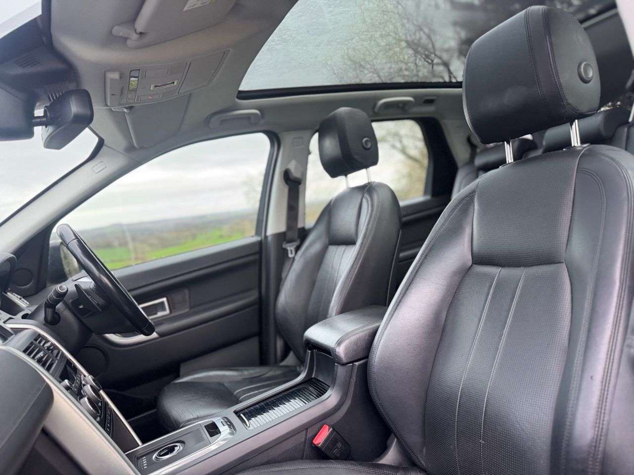 A 2018 LAND ROVER DISCOVERY SPORT 2.0 SD4 HSE SUV 5dr Diesel Auto 4WD Euro 6 (s/s) (240 ps) A 2018 LAND ROVER DISCOVERY SPORT 2.0 SD4 HSE SUV 5dr Diesel Auto 4WD Euro 6 (s/s) (240 ps)