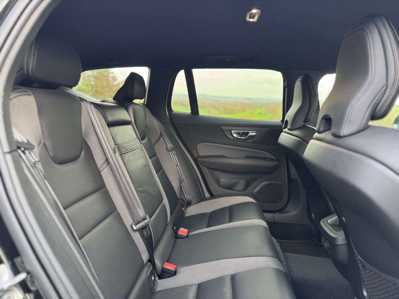 2021 VOLVO V60 2021 VOLVO V60