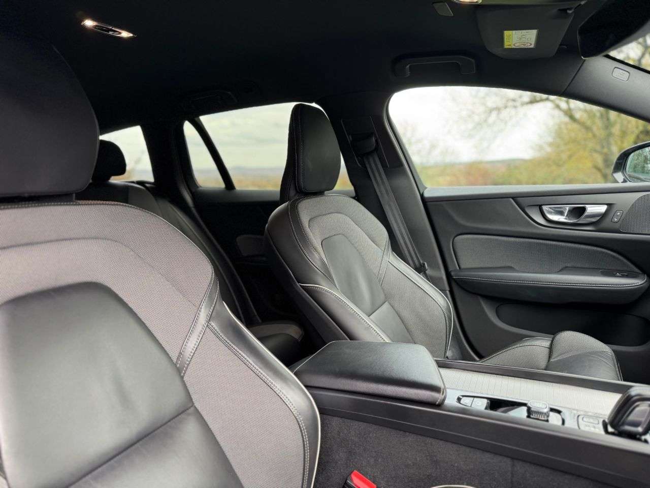 2021 VOLVO V60 2021 VOLVO V60