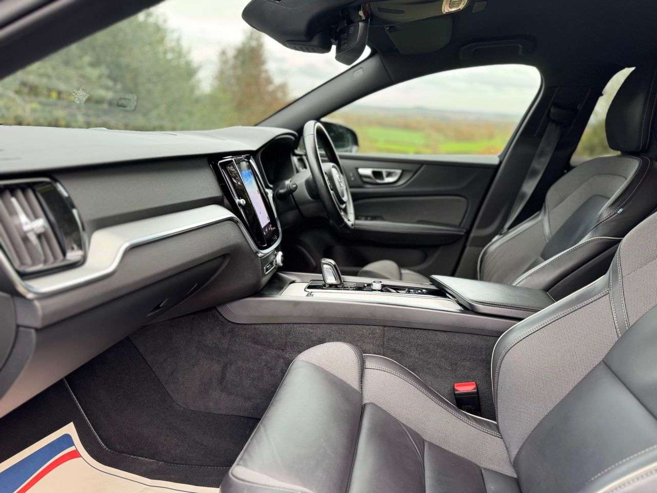 2021 VOLVO V60 2021 VOLVO V60