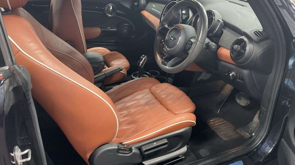 A 2022 MINI CONVERTIBLE 2.0 Cooper S Exclusive Convertible 2dr Petrol Steptronic Euro 6 (s/s) (178 A 2022 MINI CONVERTIBLE 2.0 Cooper S Exclusive Convertible 2dr Petrol Steptronic Euro 6 (s/s) (178