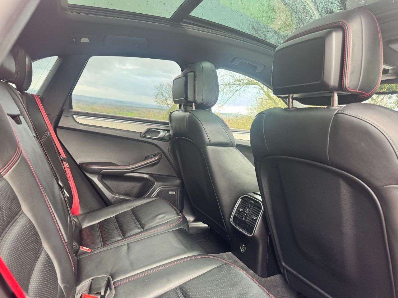 2016 PORSCHE MACAN 2016 PORSCHE MACAN