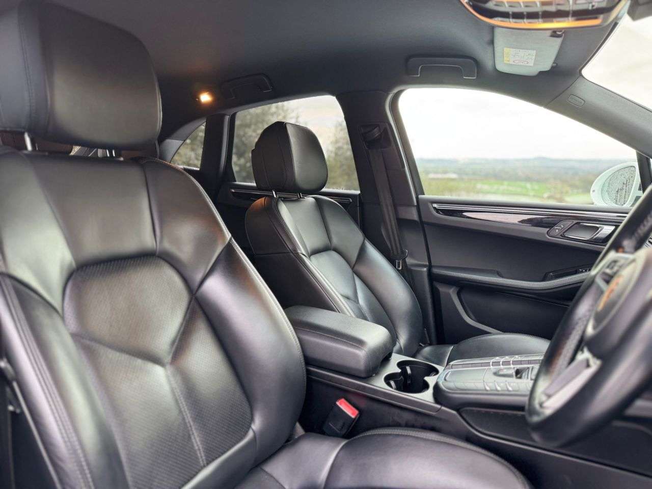 A 2016 PORSCHE MACAN 3.0 TD V6 S SUV 5dr Diesel PDK 4WD Euro 6 (s/s) (258 ps) A 2016 PORSCHE MACAN 3.0 TD V6 S SUV 5dr Diesel PDK 4WD Euro 6 (s/s) (258 ps)