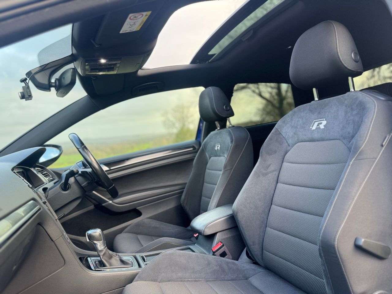 A 2018 VOLKSWAGEN GOLF 2.0 TSI R Hatchback 3dr Petrol DSG 4Motion Euro 6 (s/s) (310 ps) A 2018 VOLKSWAGEN GOLF 2.0 TSI R Hatchback 3dr Petrol DSG 4Motion Euro 6 (s/s) (310 ps)