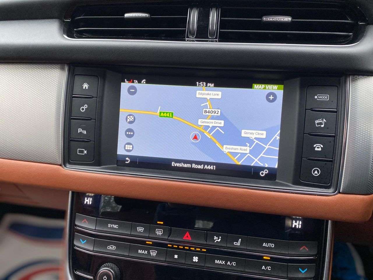 A 2018 JAGUAR XF 2.0i Portfolio Saloon 4dr Petrol Auto Euro 6 (s/s) (200 ps) A 2018 JAGUAR XF 2.0i Portfolio Saloon 4dr Petrol Auto Euro 6 (s/s) (200 ps)