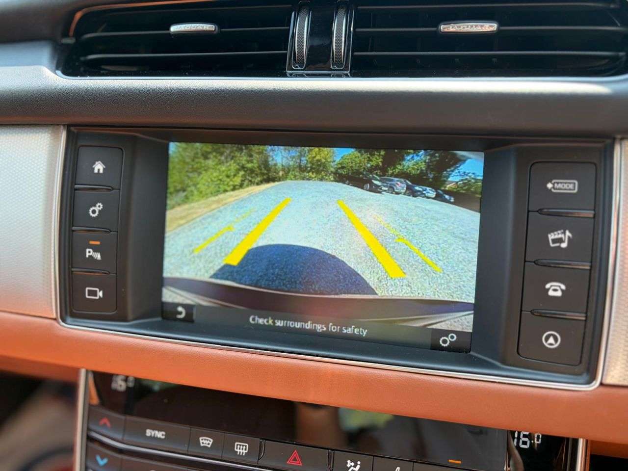 A 2018 JAGUAR XF 2.0i Portfolio Saloon 4dr Petrol Auto Euro 6 (s/s) (200 ps) A 2018 JAGUAR XF 2.0i Portfolio Saloon 4dr Petrol Auto Euro 6 (s/s) (200 ps)