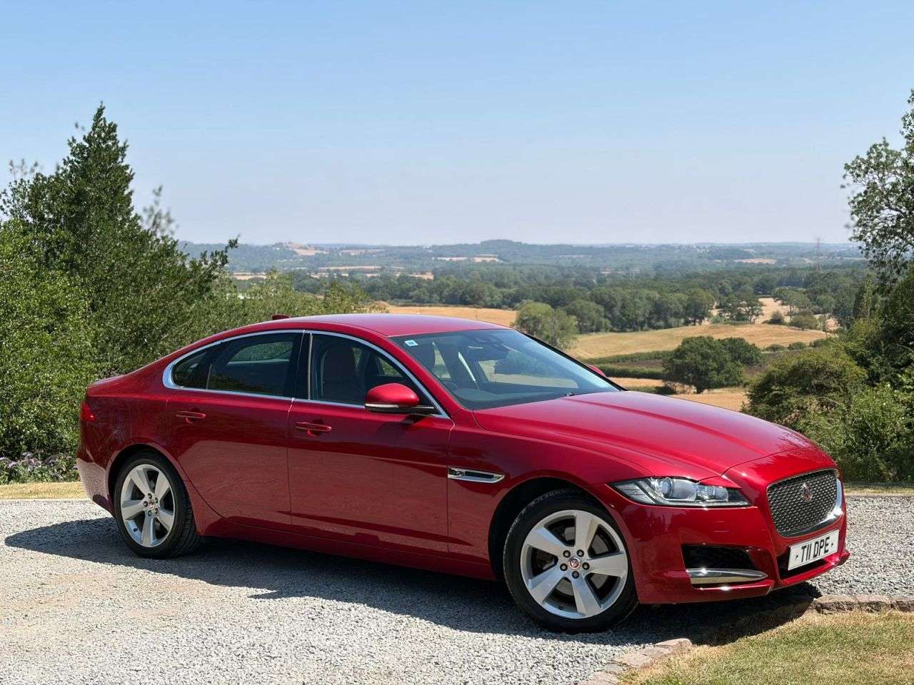 A 2018 JAGUAR XF 2.0i Portfolio Saloon 4dr Petrol Auto Euro 6 (s/s) (200 ps) A 2018 JAGUAR XF 2.0i Portfolio Saloon 4dr Petrol Auto Euro 6 (s/s) (200 ps)
