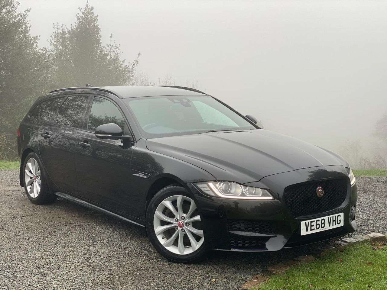 A 2018 JAGUAR XF 2.0i R-Sport GPF Sportbrake 5dr Petrol Auto Euro 6 (s/s) (250 ps) A 2018 JAGUAR XF 2.0i R-Sport GPF Sportbrake 5dr Petrol Auto Euro 6 (s/s) (250 ps)