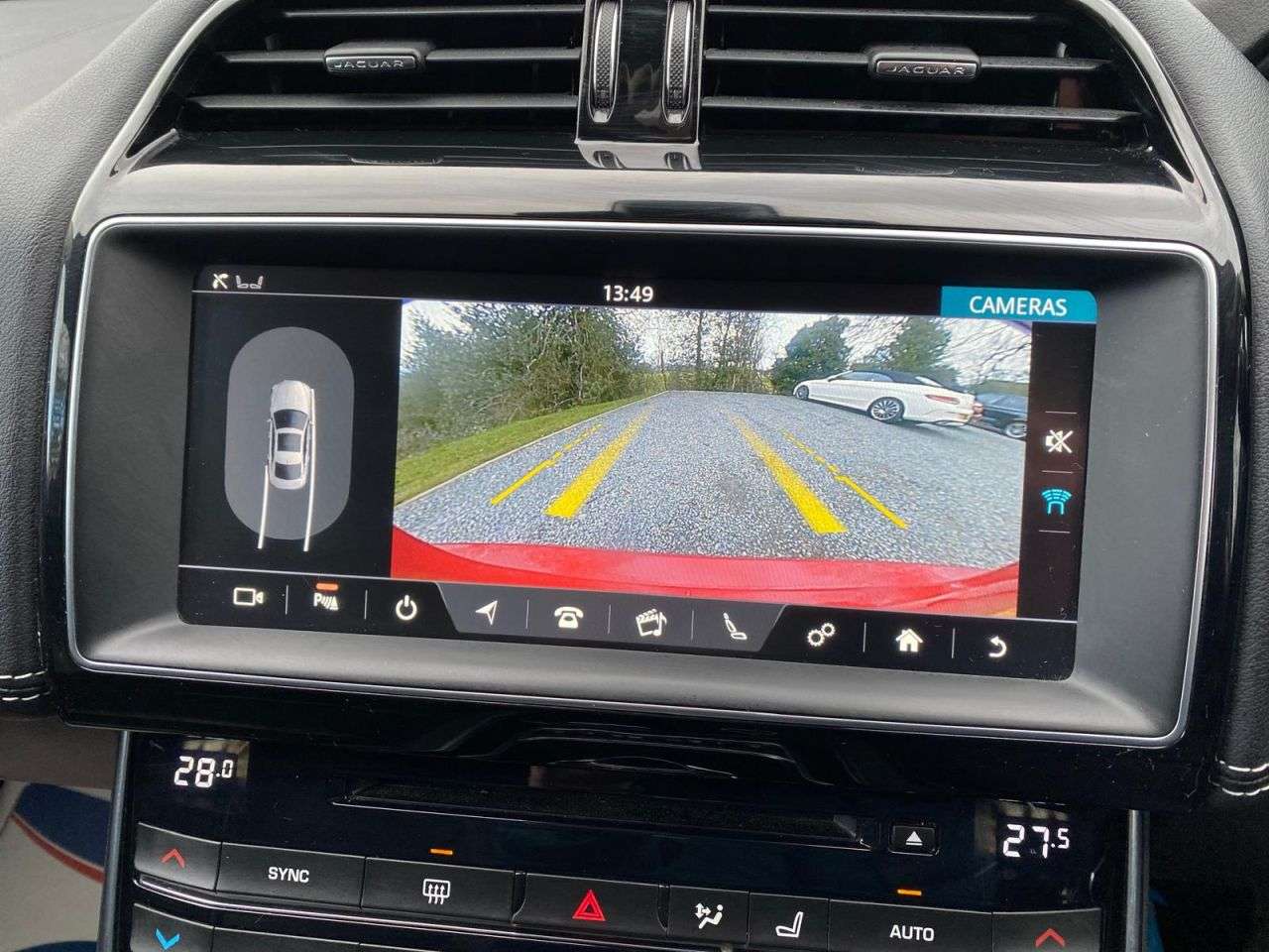 A 2018 JAGUAR XE 2.0d R-Sport Saloon 4dr Diesel Auto Euro 6 (s/s) (180 ps) A 2018 JAGUAR XE 2.0d R-Sport Saloon 4dr Diesel Auto Euro 6 (s/s) (180 ps)