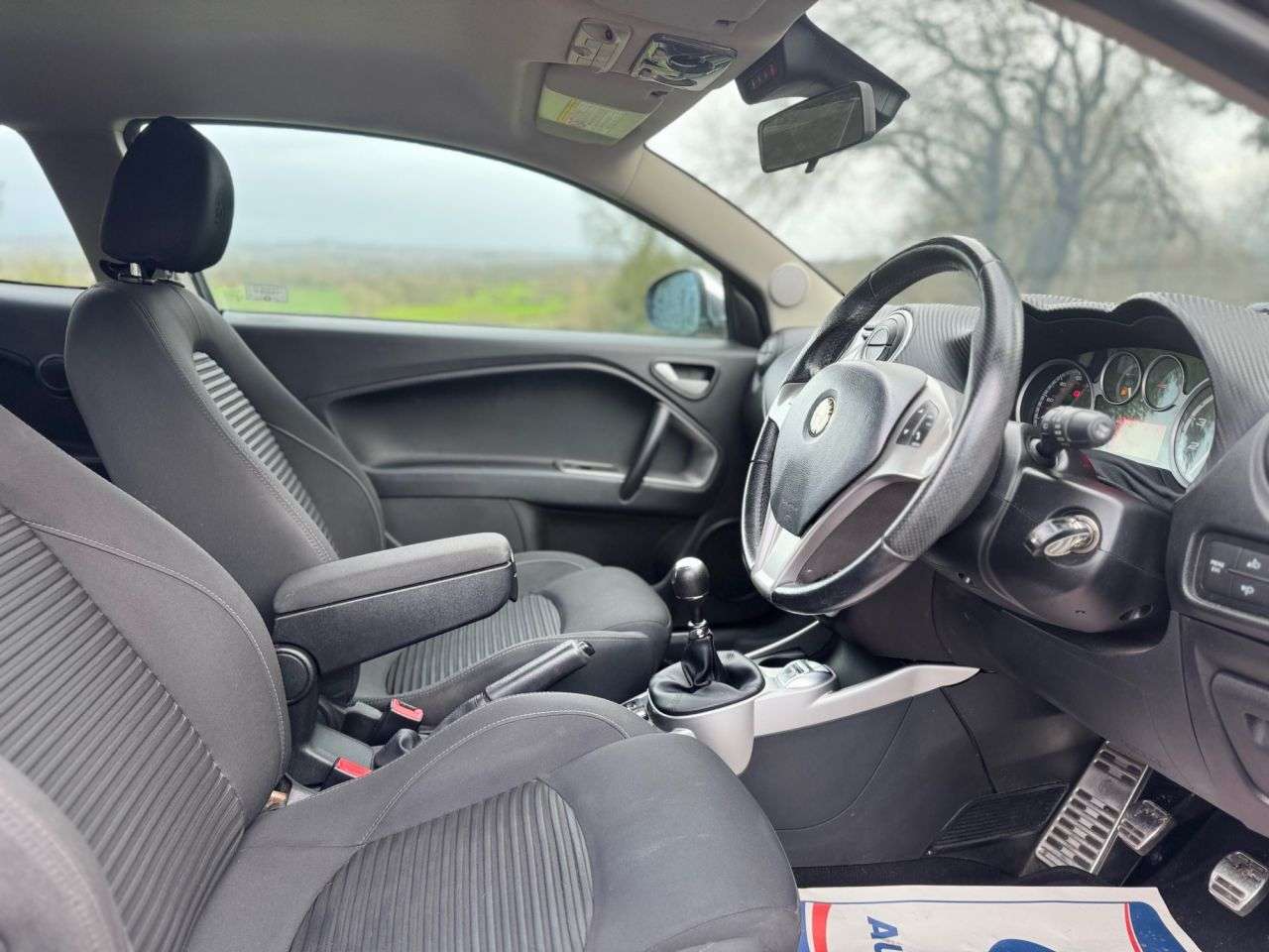 A 2011 ALFA ROMEO MITO 1.4 TB MultiAir Distinctive Hatchback 3dr Petrol Manual Euro 5 (s/s) (135 b A 2011 ALFA ROMEO MITO 1.4 TB MultiAir Distinctive Hatchback 3dr Petrol Manual Euro 5 (s/s) (135 b