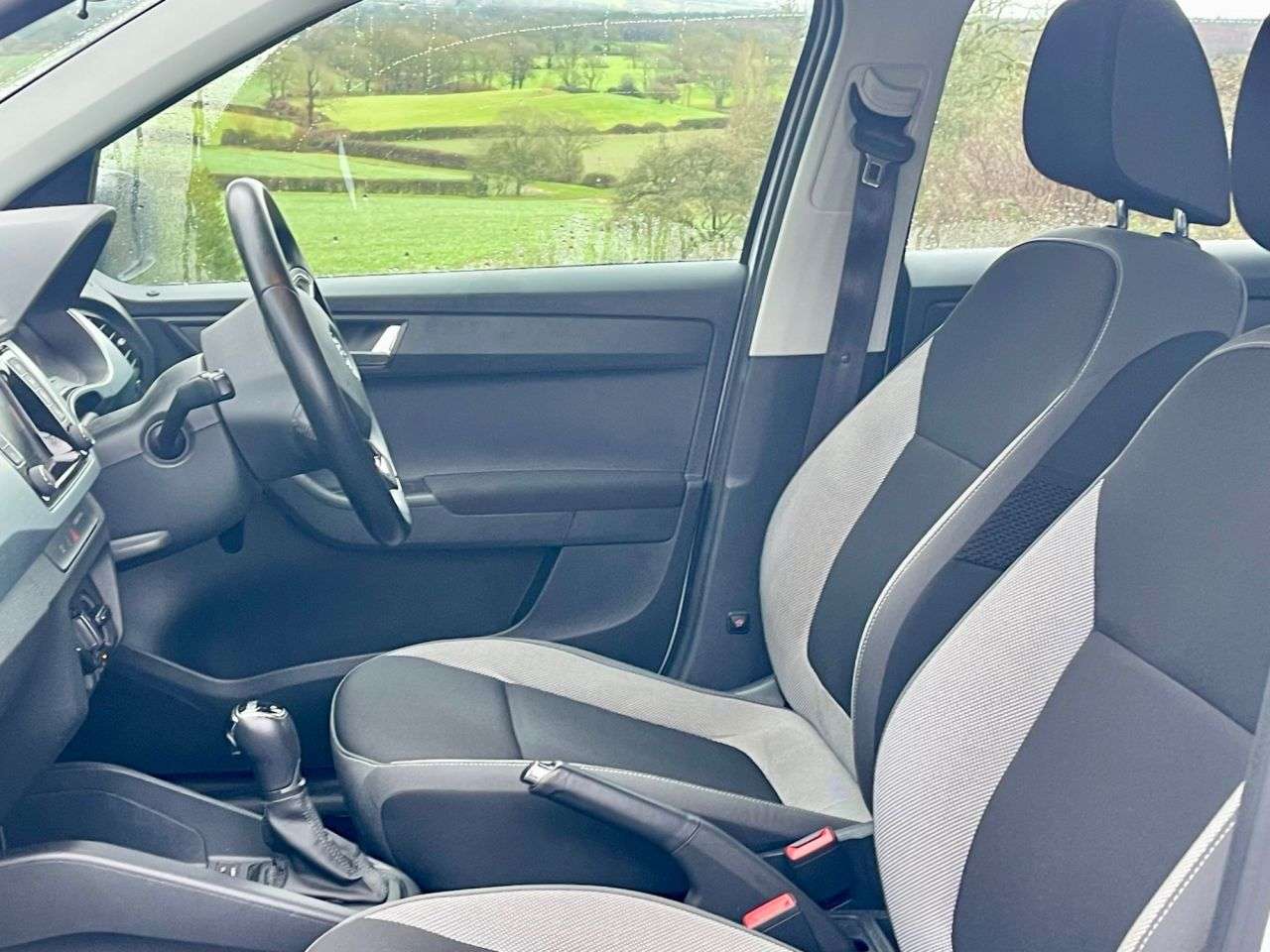 A 2017 SKODA FABIA 1.2 TSI SE Hatchback 5dr Petrol DSG Euro 6 (s/s) (110 ps) A 2017 SKODA FABIA 1.2 TSI SE Hatchback 5dr Petrol DSG Euro 6 (s/s) (110 ps)