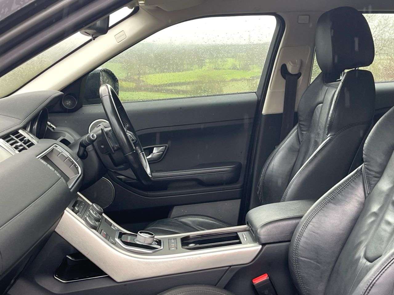 A 2015 LAND ROVER RANGE ROVER EVOQUE 2.2 SD4 Pure Tech SUV 5dr Diesel Auto 4WD Euro 5 (s/s) (190 ps) A 2015 LAND ROVER RANGE ROVER EVOQUE 2.2 SD4 Pure Tech SUV 5dr Diesel Auto 4WD Euro 5 (s/s) (190 ps)