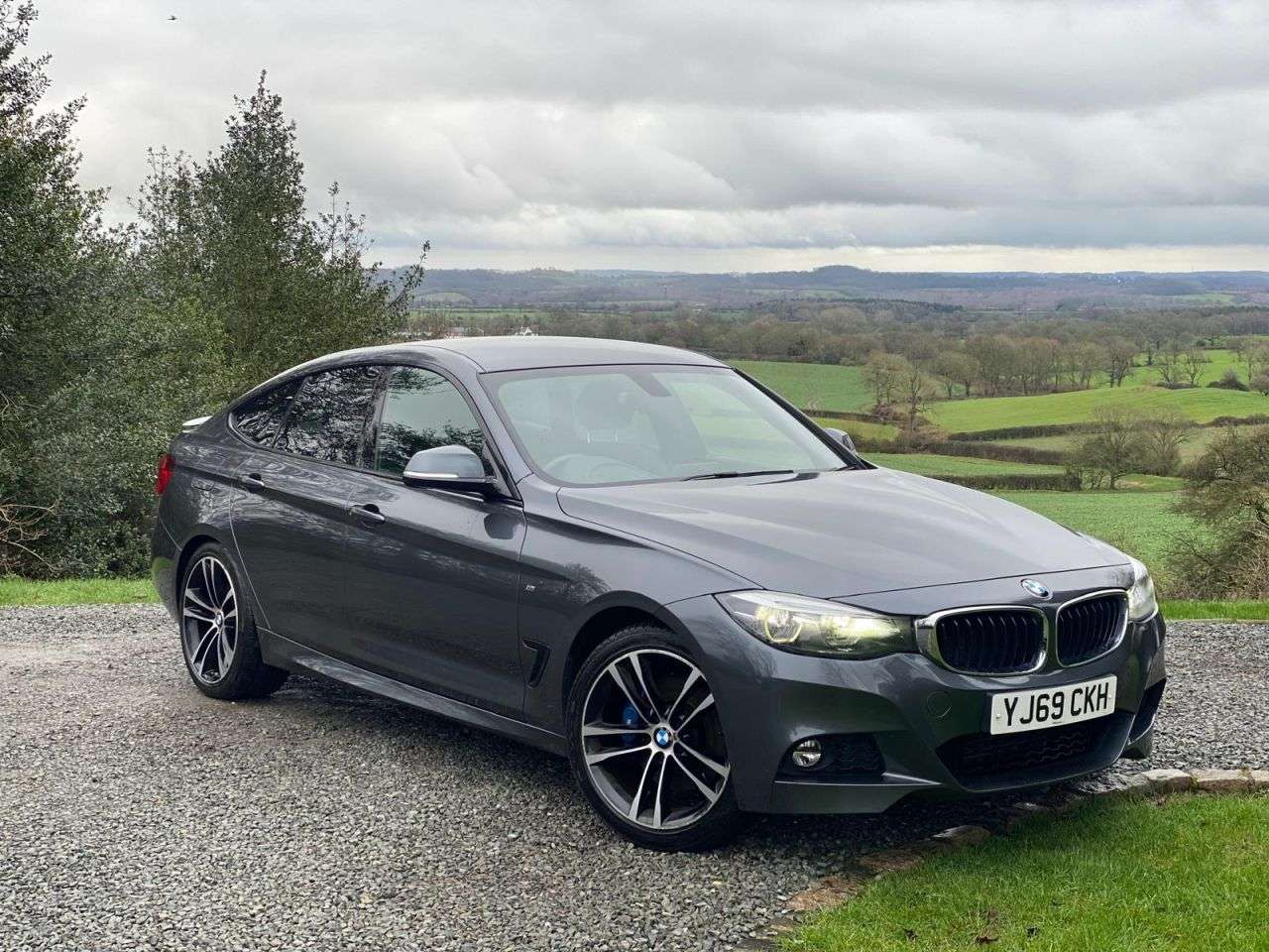 A 2020 BMW 3 SERIES GRAN TURISMO 2.0 320d M Sport GT 5dr Diesel Auto Euro 6 (s/s) (190 ps) A 2020 BMW 3 SERIES GRAN TURISMO 2.0 320d M Sport GT 5dr Diesel Auto Euro 6 (s/s) (190 ps)