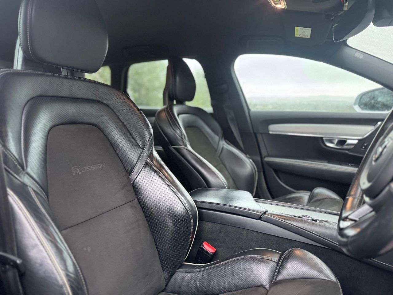 A 2018 VOLVO V90 2.0 D5 PowerPulse R-Design Pro Estate 5dr Diesel Auto AWD Euro 6 (s/s) (235 A 2018 VOLVO V90 2.0 D5 PowerPulse R-Design Pro Estate 5dr Diesel Auto AWD Euro 6 (s/s) (235