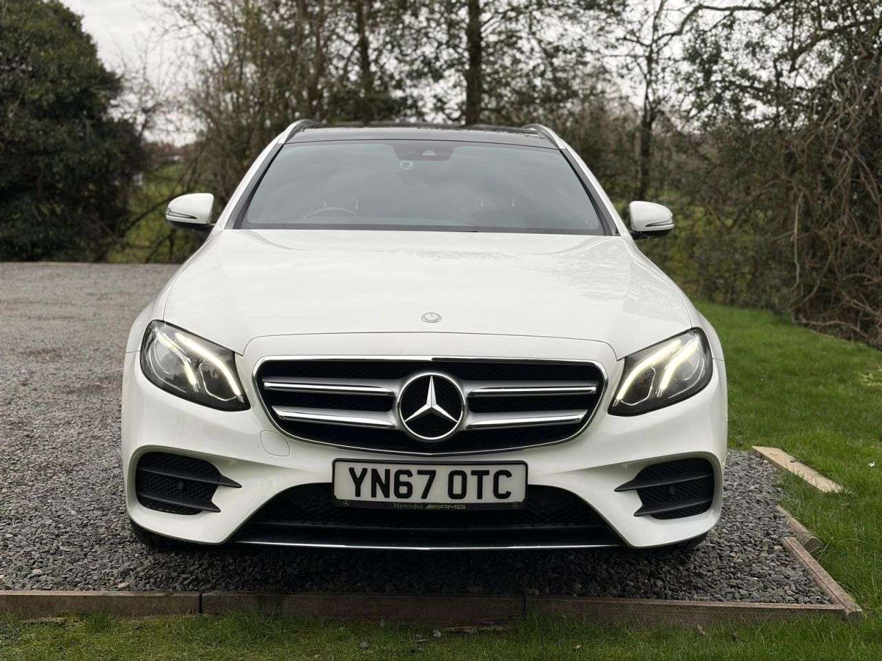 A 2017 MERCEDES-BENZ E-CLASS 2.0 E220d AMG Line (Premium) Estate 5dr Diesel G-Tronic+ Euro 6 (s/s) (194 A 2017 MERCEDES-BENZ E-CLASS 2.0 E220d AMG Line (Premium) Estate 5dr Diesel G-Tronic+ Euro 6 (s/s) (194