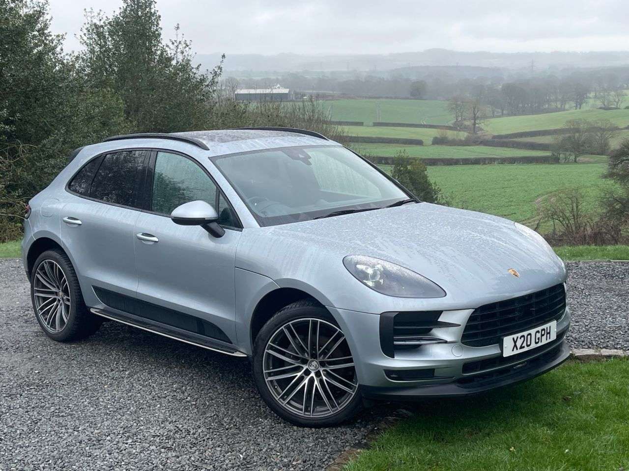 A 2018 PORSCHE MACAN 2.0T SUV 5dr Petrol PDK 4WD Euro 6 (s/s) (245 ps) A 2018 PORSCHE MACAN 2.0T SUV 5dr Petrol PDK 4WD Euro 6 (s/s) (245 ps)