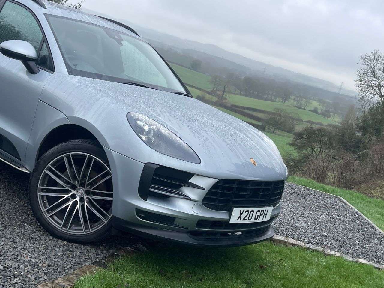 A 2018 PORSCHE MACAN 2.0T SUV 5dr Petrol PDK 4WD Euro 6 (s/s) (245 ps) A 2018 PORSCHE MACAN 2.0T SUV 5dr Petrol PDK 4WD Euro 6 (s/s) (245 ps)