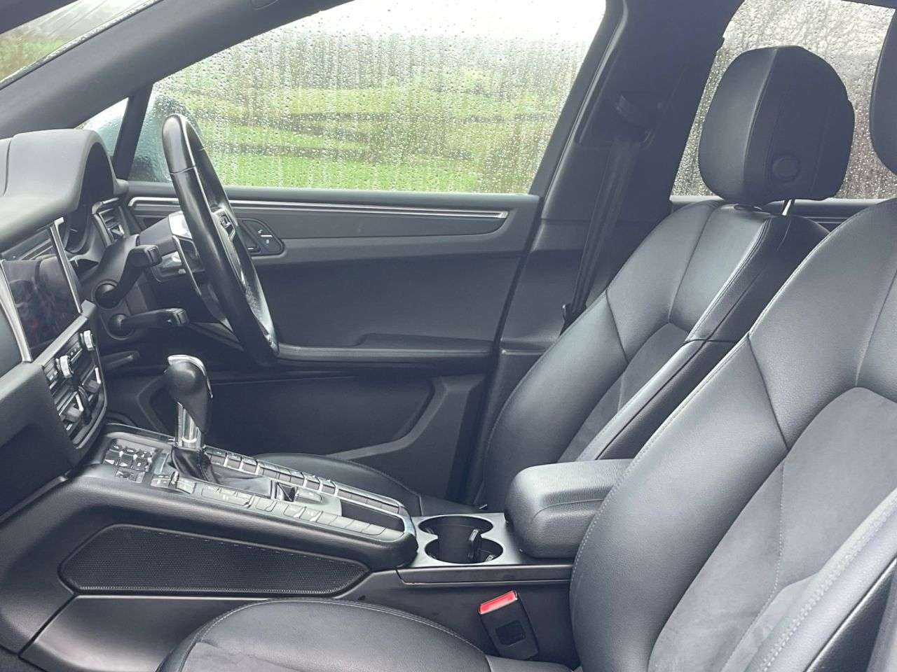 A 2018 PORSCHE MACAN 2.0T SUV 5dr Petrol PDK 4WD Euro 6 (s/s) (245 ps) A 2018 PORSCHE MACAN 2.0T SUV 5dr Petrol PDK 4WD Euro 6 (s/s) (245 ps)