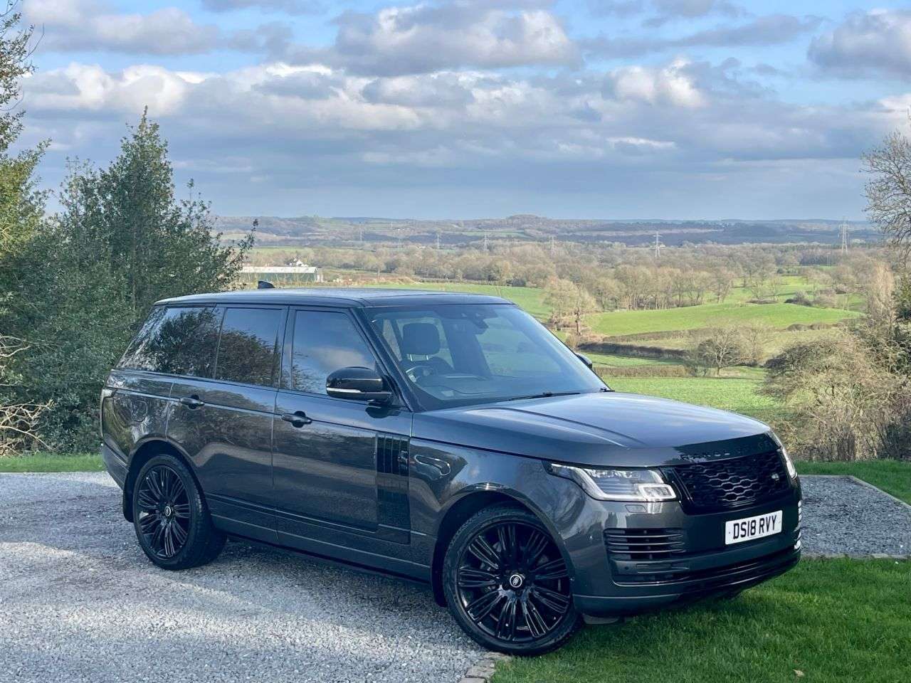 A 2018 LAND ROVER RANGE ROVER 4.4 SD V8 Vogue SE SUV 5dr Diesel Auto 4WD Euro 6 (s/s) (339 ps) A 2018 LAND ROVER RANGE ROVER 4.4 SD V8 Vogue SE SUV 5dr Diesel Auto 4WD Euro 6 (s/s) (339 ps)