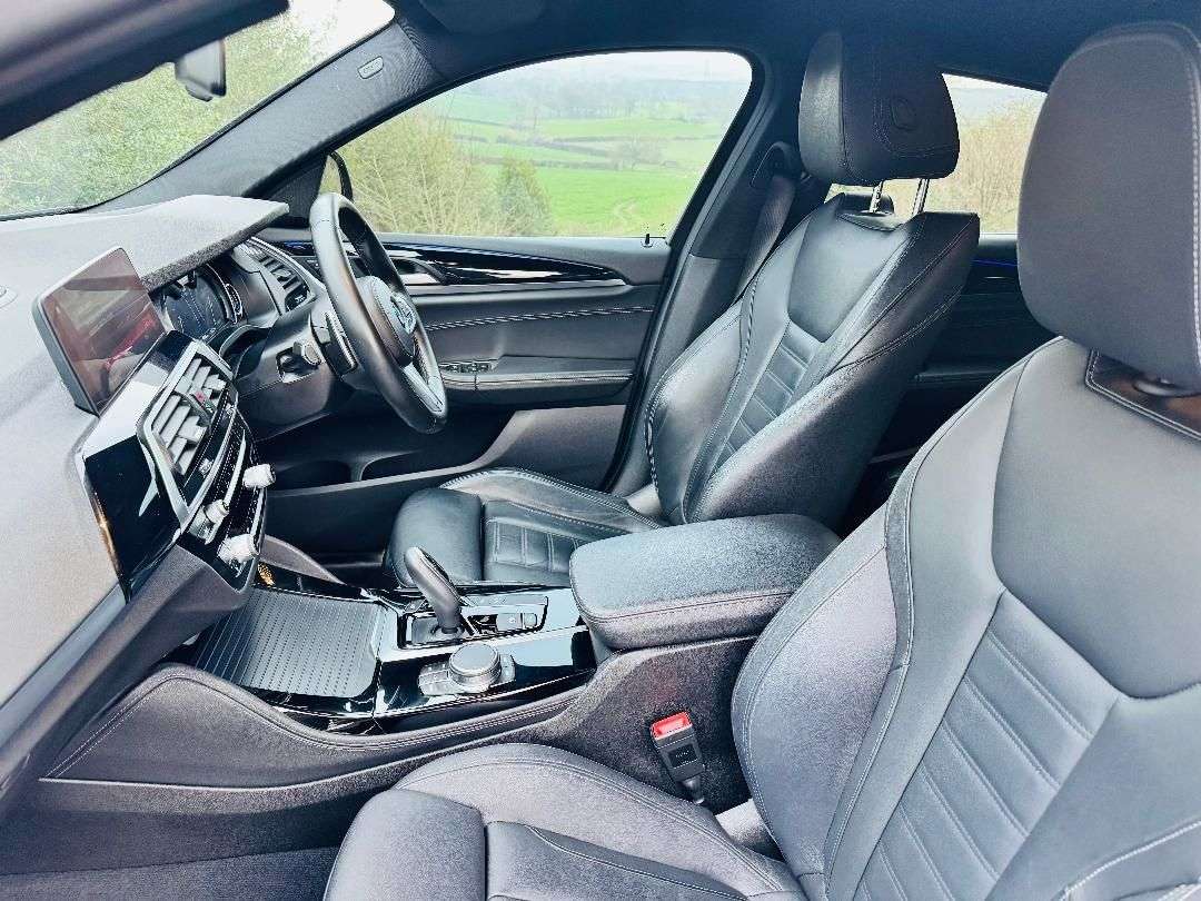 A 2019 BMW X4 3.0 30d M Sport SUV 5dr Diesel Auto xDrive Euro 6 (s/s) (265 ps) A 2019 BMW X4 3.0 30d M Sport SUV 5dr Diesel Auto xDrive Euro 6 (s/s) (265 ps)