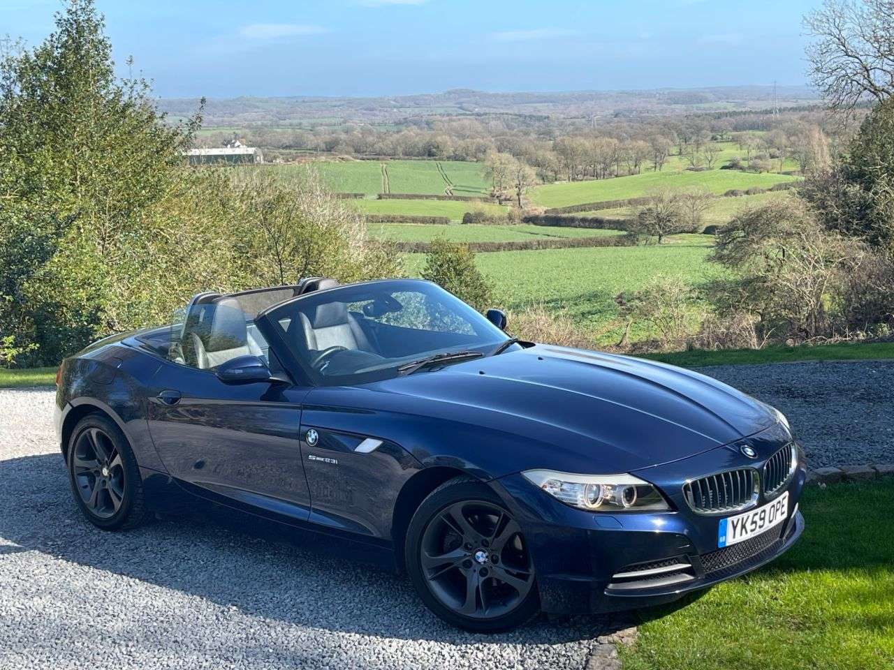 A 2009 BMW Z4 2.5 23i Convertible 2dr Petrol Auto sDrive Euro 5 (204 ps) A 2009 BMW Z4 2.5 23i Convertible 2dr Petrol Auto sDrive Euro 5 (204 ps)