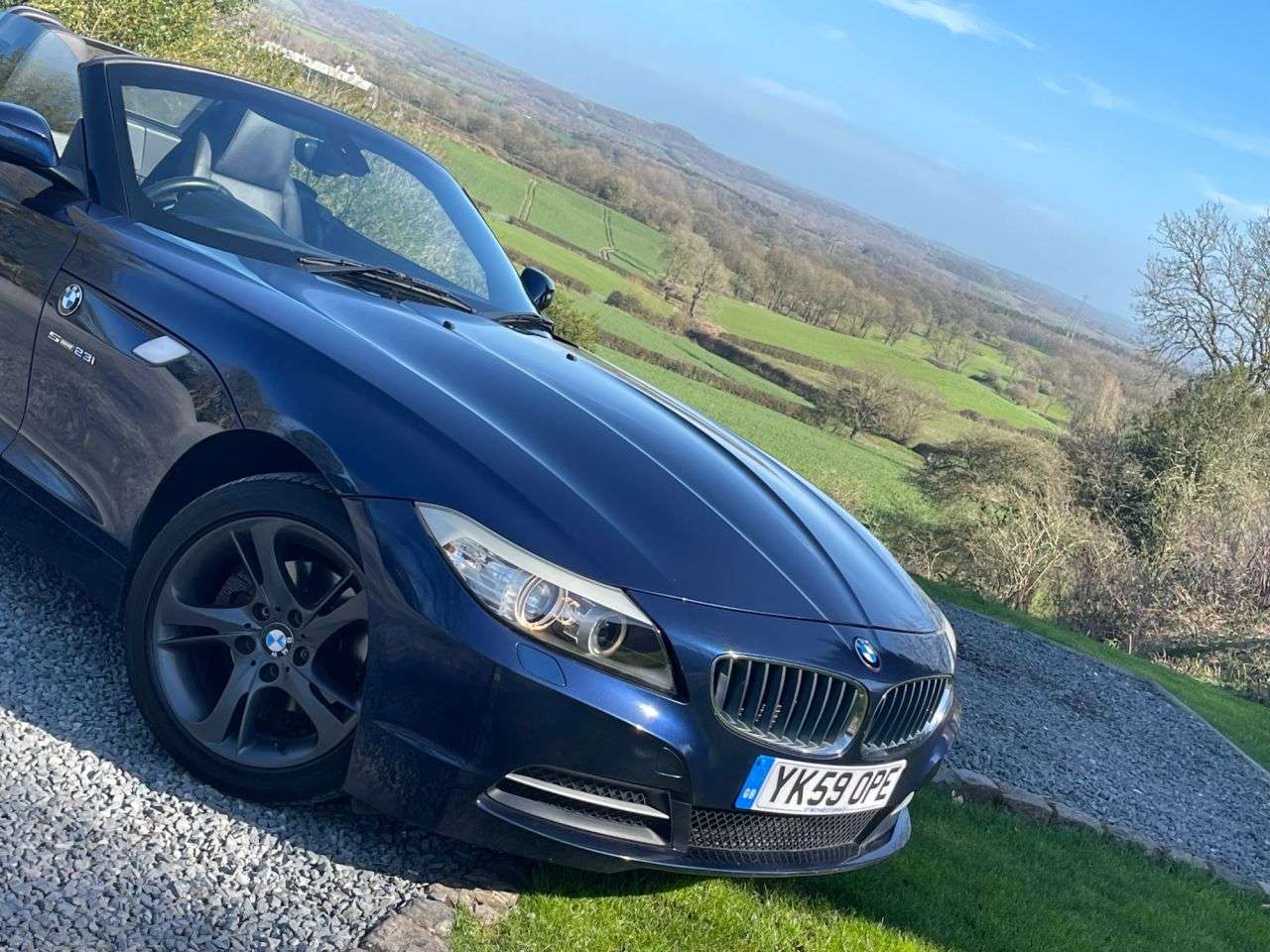 A 2009 BMW Z4 2.5 23i Convertible 2dr Petrol Auto sDrive Euro 5 (204 ps) A 2009 BMW Z4 2.5 23i Convertible 2dr Petrol Auto sDrive Euro 5 (204 ps)