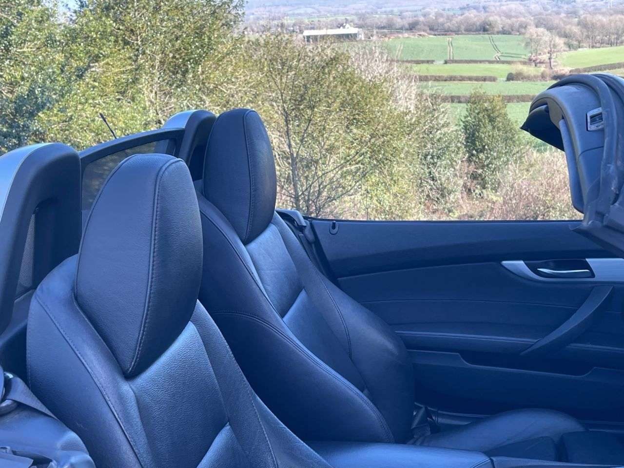 A 2009 BMW Z4 2.5 23i Convertible 2dr Petrol Auto sDrive Euro 5 (204 ps) A 2009 BMW Z4 2.5 23i Convertible 2dr Petrol Auto sDrive Euro 5 (204 ps)