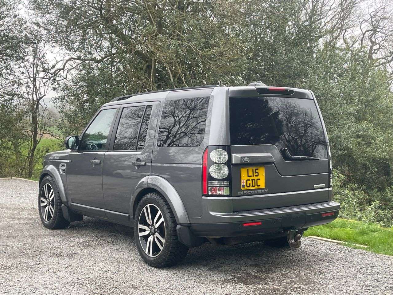 A 2018 LAND ROVER DISCOVERY 4 3.0 SD V6 HSE Luxury SUV 5dr Diesel Auto 4WD Euro 6 (s/s) (256 bhp) A 2018 LAND ROVER DISCOVERY 4 3.0 SD V6 HSE Luxury SUV 5dr Diesel Auto 4WD Euro 6 (s/s) (256 bhp)