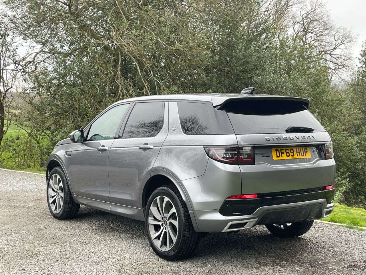 A 2019 LAND ROVER DISCOVERY SPORT 2.0 D180 MHEV R-Dynamic HSE SUV 5dr Diesel Auto 4WD Euro 6 (s/s) (180 ps) A 2019 LAND ROVER DISCOVERY SPORT 2.0 D180 MHEV R-Dynamic HSE SUV 5dr Diesel Auto 4WD Euro 6 (s/s) (180 ps)