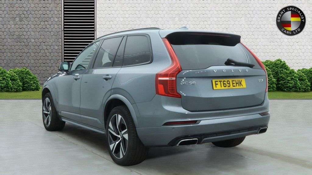 A 2020 VOLVO XC90 2.0 B5 MHEV R-Design SUV 5dr Petrol Hybrid Auto 4WD Euro 6 (s/s) (250 ps) A 2020 VOLVO XC90 2.0 B5 MHEV R-Design SUV 5dr Petrol Hybrid Auto 4WD Euro 6 (s/s) (250 ps)