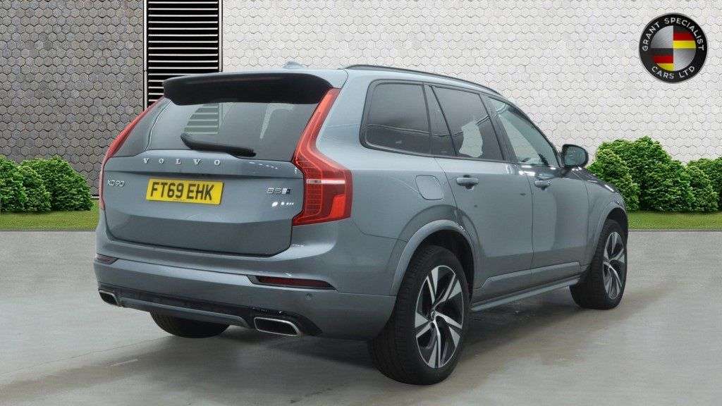 A 2020 VOLVO XC90 2.0 B5 MHEV R-Design SUV 5dr Petrol Hybrid Auto 4WD Euro 6 (s/s) (250 ps) A 2020 VOLVO XC90 2.0 B5 MHEV R-Design SUV 5dr Petrol Hybrid Auto 4WD Euro 6 (s/s) (250 ps)