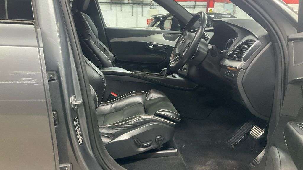 A 2020 VOLVO XC90 2.0 B5 MHEV R-Design SUV 5dr Petrol Hybrid Auto 4WD Euro 6 (s/s) (250 ps) A 2020 VOLVO XC90 2.0 B5 MHEV R-Design SUV 5dr Petrol Hybrid Auto 4WD Euro 6 (s/s) (250 ps)