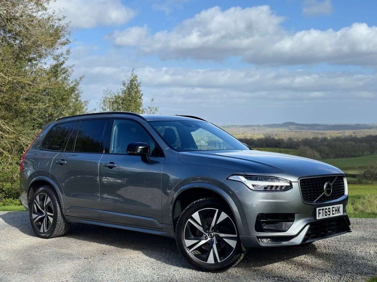 A 2020 VOLVO XC90 2.0 B5 MHEV R-Design SUV 5dr Petrol Hybrid Auto 4WD Euro 6 (s/s) (250 ps) A 2020 VOLVO XC90 2.0 B5 MHEV R-Design SUV 5dr Petrol Hybrid Auto 4WD Euro 6 (s/s) (250 ps)