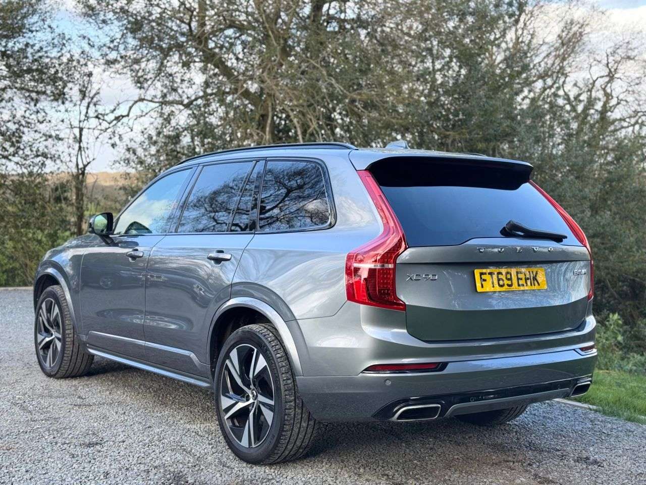 A 2020 VOLVO XC90 2.0 B5 MHEV R-Design SUV 5dr Petrol Hybrid Auto 4WD Euro 6 (s/s) (250 ps) A 2020 VOLVO XC90 2.0 B5 MHEV R-Design SUV 5dr Petrol Hybrid Auto 4WD Euro 6 (s/s) (250 ps)