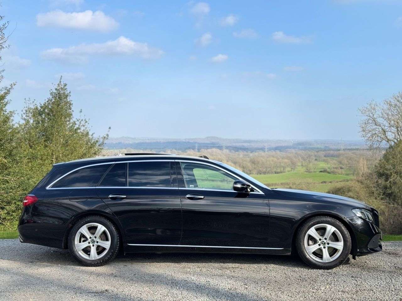 A 2017 MERCEDES-BENZ E-CLASS 2.0 E220d SE (Premium) Estate 5dr Diesel G-Tronic+ Euro 6 (s/s) (194 ps) A 2017 MERCEDES-BENZ E-CLASS 2.0 E220d SE (Premium) Estate 5dr Diesel G-Tronic+ Euro 6 (s/s) (194 ps)