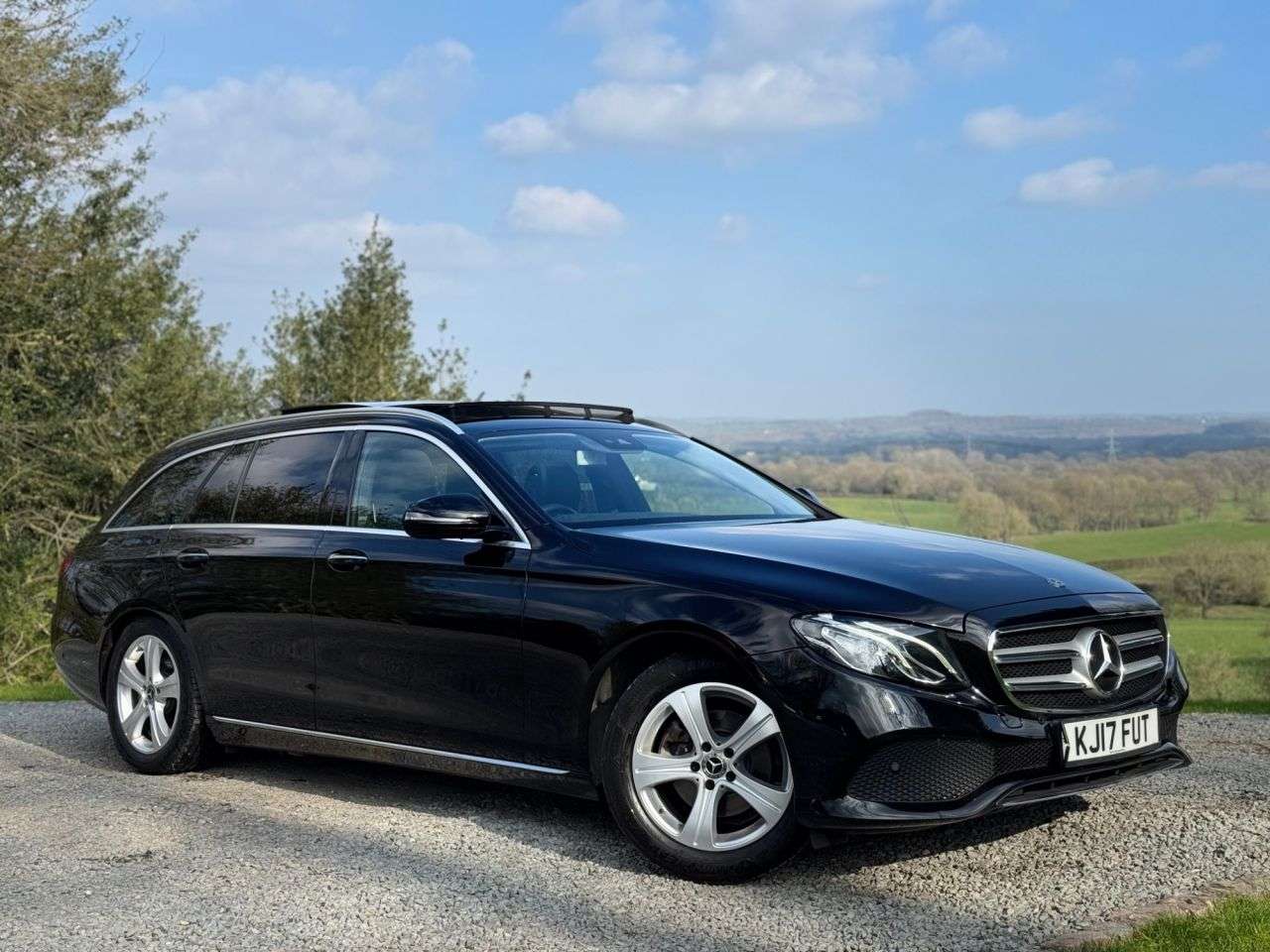 A 2017 MERCEDES-BENZ E-CLASS 2.0 E220d SE (Premium) Estate 5dr Diesel G-Tronic+ Euro 6 (s/s) (194 ps) A 2017 MERCEDES-BENZ E-CLASS 2.0 E220d SE (Premium) Estate 5dr Diesel G-Tronic+ Euro 6 (s/s) (194 ps)