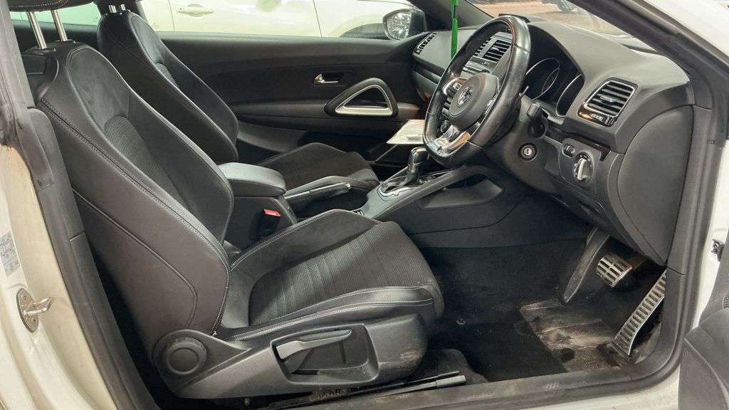 A 2017 VOLKSWAGEN SCIROCCO 2.0 TSI GT Hatchback 3dr Petrol DSG Euro 6 (s/s) (180 ps) A 2017 VOLKSWAGEN SCIROCCO 2.0 TSI GT Hatchback 3dr Petrol DSG Euro 6 (s/s) (180 ps)