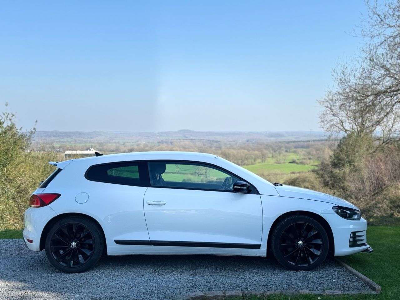 A 2017 VOLKSWAGEN SCIROCCO 2.0 TSI GT Hatchback 3dr Petrol DSG Euro 6 (s/s) (180 ps) A 2017 VOLKSWAGEN SCIROCCO 2.0 TSI GT Hatchback 3dr Petrol DSG Euro 6 (s/s) (180 ps)