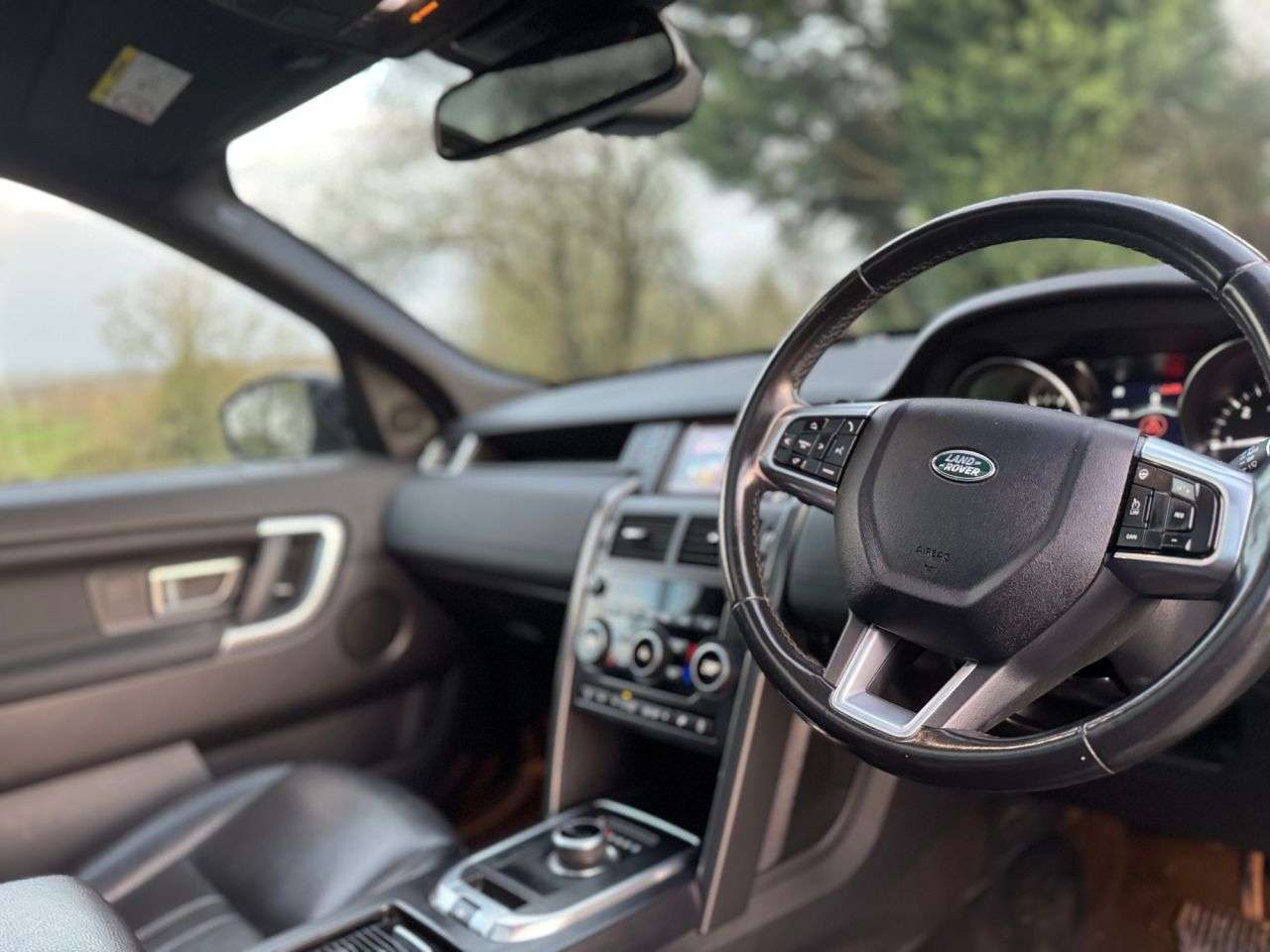 A 2019 LAND ROVER DISCOVERY SPORT 2.0 TD4 Landmark SUV 5dr Diesel Auto 4WD Euro 6 (s/s) (180 ps) A 2019 LAND ROVER DISCOVERY SPORT 2.0 TD4 Landmark SUV 5dr Diesel Auto 4WD Euro 6 (s/s) (180 ps)