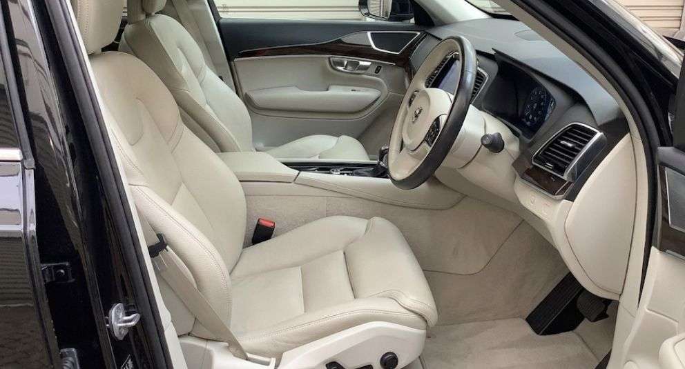 A 2015 VOLVO XC90 2.0 D5 Momentum SUV 5dr Diesel Geartronic 4WD Euro 6 (s/s) (225 ps) A 2015 VOLVO XC90 2.0 D5 Momentum SUV 5dr Diesel Geartronic 4WD Euro 6 (s/s) (225 ps)