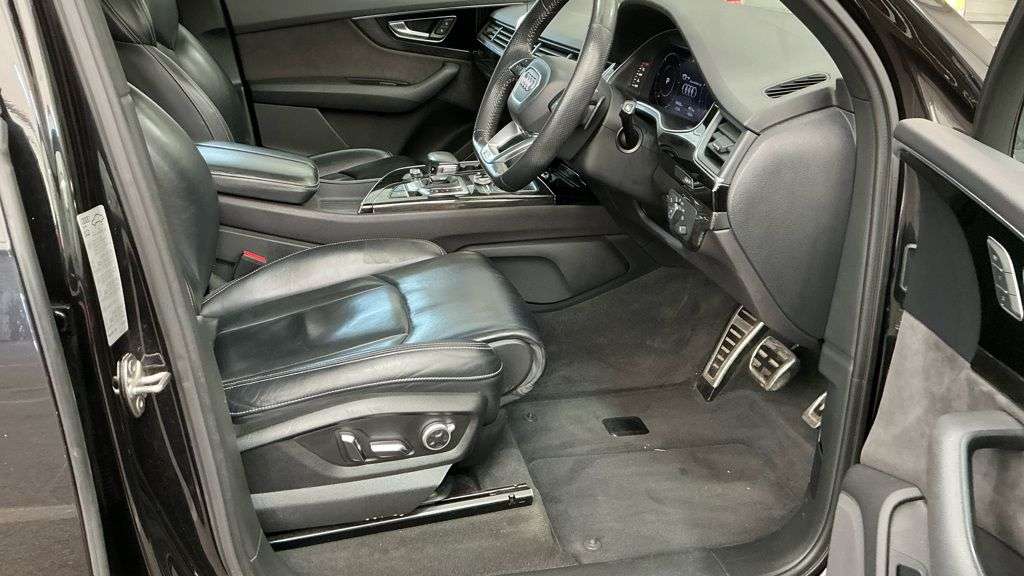 A 2019 AUDI Q7 3.0 TDI V6 50 Black Edition SUV 5dr Diesel Tiptronic quattro Euro 6 (s/s) ( A 2019 AUDI Q7 3.0 TDI V6 50 Black Edition SUV 5dr Diesel Tiptronic quattro Euro 6 (s/s) (