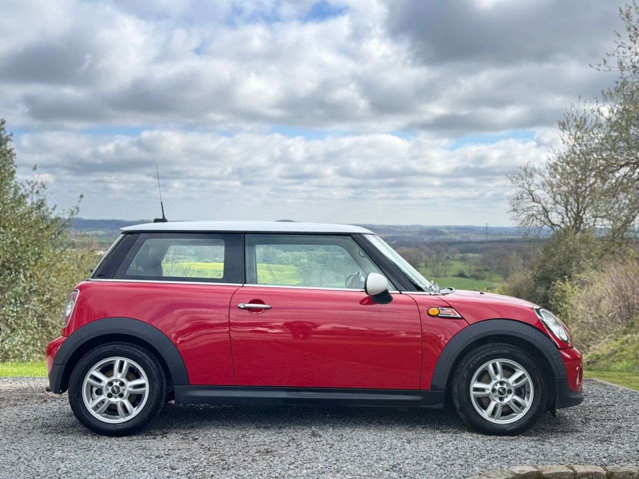 A 2012 MINI HATCH 1.6 Cooper Hatchback 3dr Petrol Manual Euro 5 (s/s) (122 ps) A 2012 MINI HATCH 1.6 Cooper Hatchback 3dr Petrol Manual Euro 5 (s/s) (122 ps)
