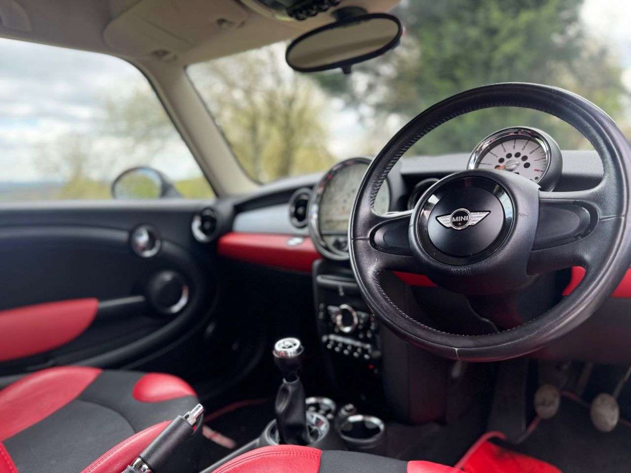 A 2012 MINI HATCH 1.6 Cooper Hatchback 3dr Petrol Manual Euro 5 (s/s) (122 ps) A 2012 MINI HATCH 1.6 Cooper Hatchback 3dr Petrol Manual Euro 5 (s/s) (122 ps)