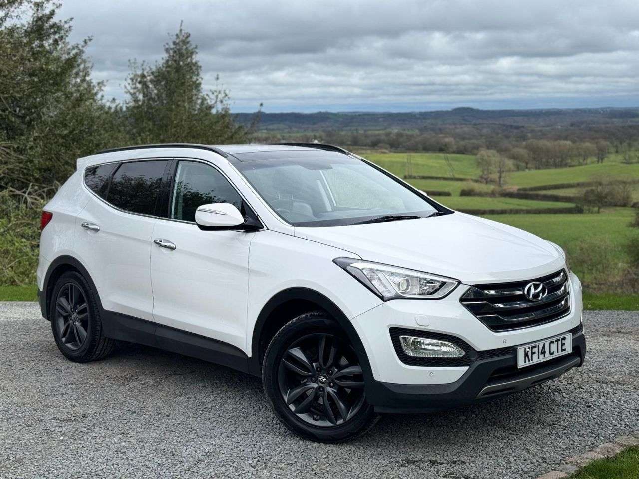 A 2014 HYUNDAI SANTA FE 2.2 CRDi Premium SE SUV 5dr Diesel Auto 4WD Euro 5 (7 seat) (194 bhp) A 2014 HYUNDAI SANTA FE 2.2 CRDi Premium SE SUV 5dr Diesel Auto 4WD Euro 5 (7 seat) (194 bhp)
