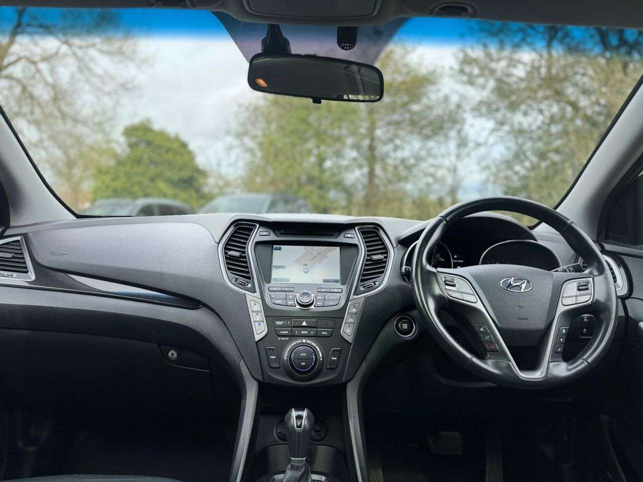 A 2014 HYUNDAI SANTA FE 2.2 CRDi Premium SE SUV 5dr Diesel Auto 4WD Euro 5 (7 seat) (194 bhp) A 2014 HYUNDAI SANTA FE 2.2 CRDi Premium SE SUV 5dr Diesel Auto 4WD Euro 5 (7 seat) (194 bhp)