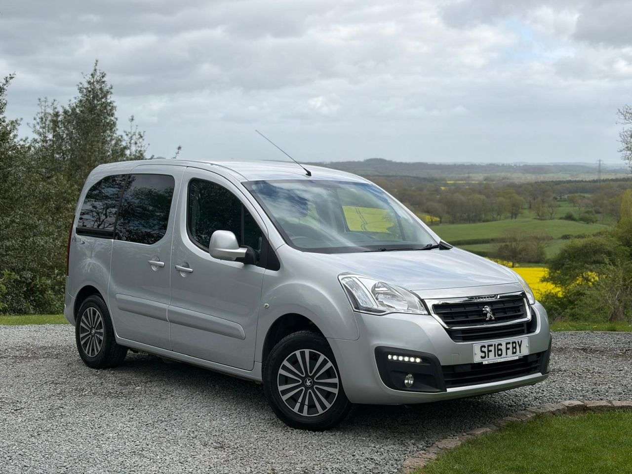 A 2016 PEUGEOT PARTNER 1.6L 5d AUTO 100 BHP A 2016 PEUGEOT PARTNER 1.6L 5d AUTO 100 BHP