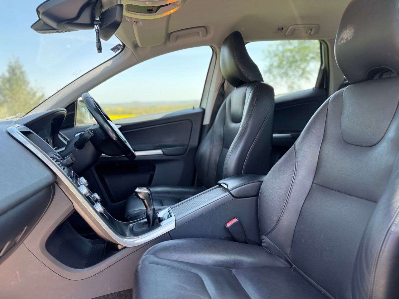 A 2014 VOLVO XC60 2.0 D4 SE Lux Nav SUV 5dr Diesel Manual Euro 6 (s/s) (181 ps) A 2014 VOLVO XC60 2.0 D4 SE Lux Nav SUV 5dr Diesel Manual Euro 6 (s/s) (181 ps)