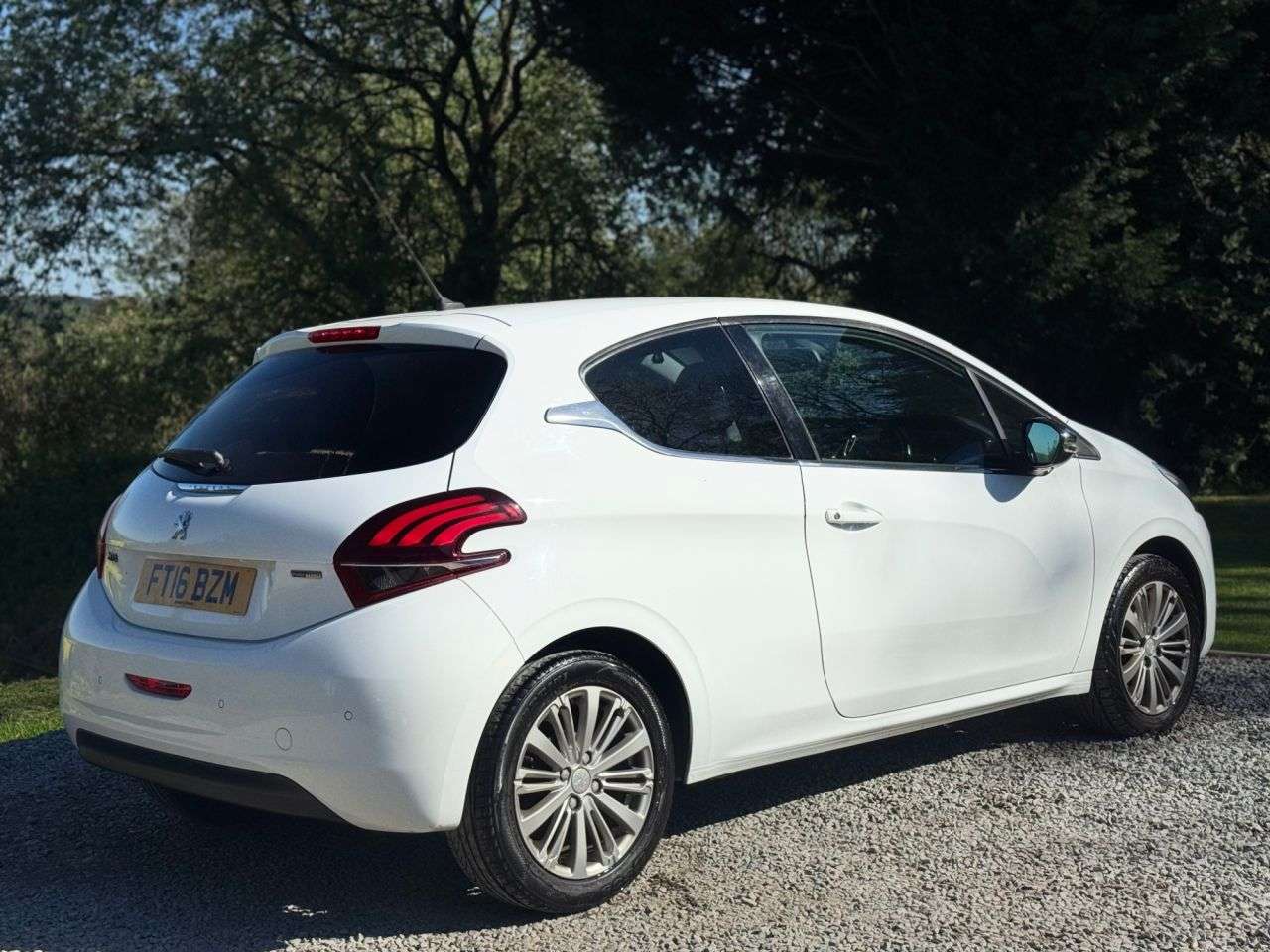 A 2016 PEUGEOT 208 1.2 PureTech Allure Hatchback 3dr Petrol Manual Euro 6 (82 ps) A 2016 PEUGEOT 208 1.2 PureTech Allure Hatchback 3dr Petrol Manual Euro 6 (82 ps)